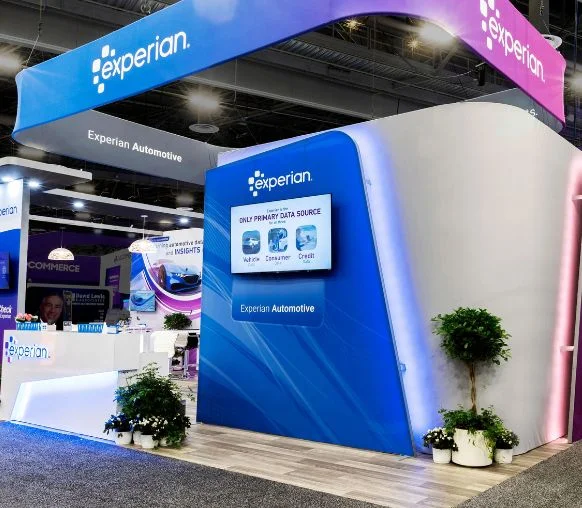 Exhibit lighting and accessories