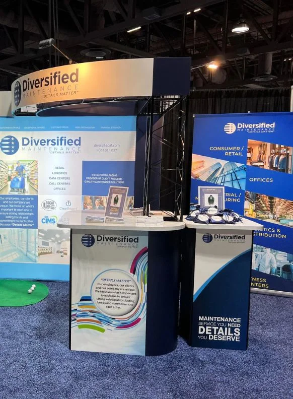 Portable trade show counter with branding